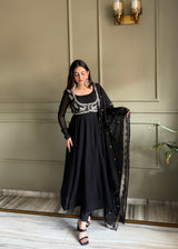 DESIGNER BLACK ETHNIC GOWN SET WITH SCALLOPED BORDER DUPATTA
